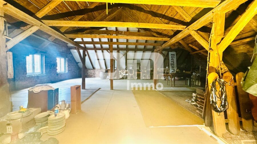 Hochwertiges effizientes Restaurant, Bar und große Wohnung mit Ausbaupotential und Terrasse - Ausbaureserve DG
